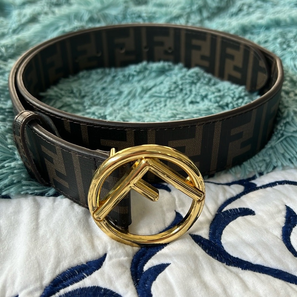 Men’s Fendi belt